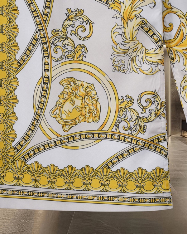 ブランドシャツ着用イメージ